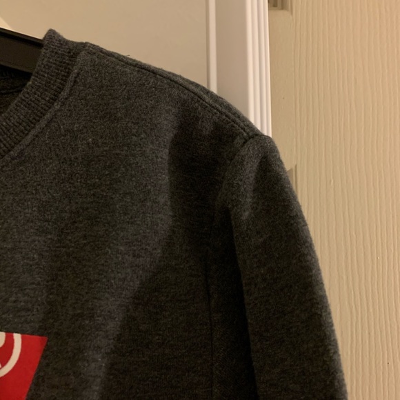 levi’s crewneck - Picture 2 of 2